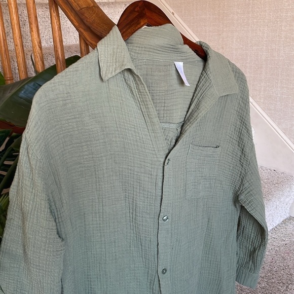 Kona Sol Green Gauzy Button-Up Beach Shirt - Picture 2 of 9
